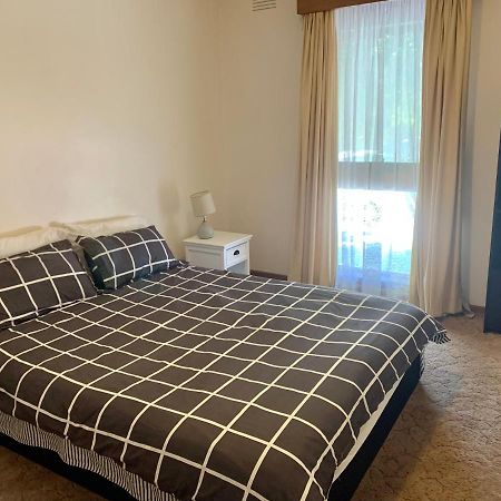 Golden House Apartamento Springvale Exterior foto